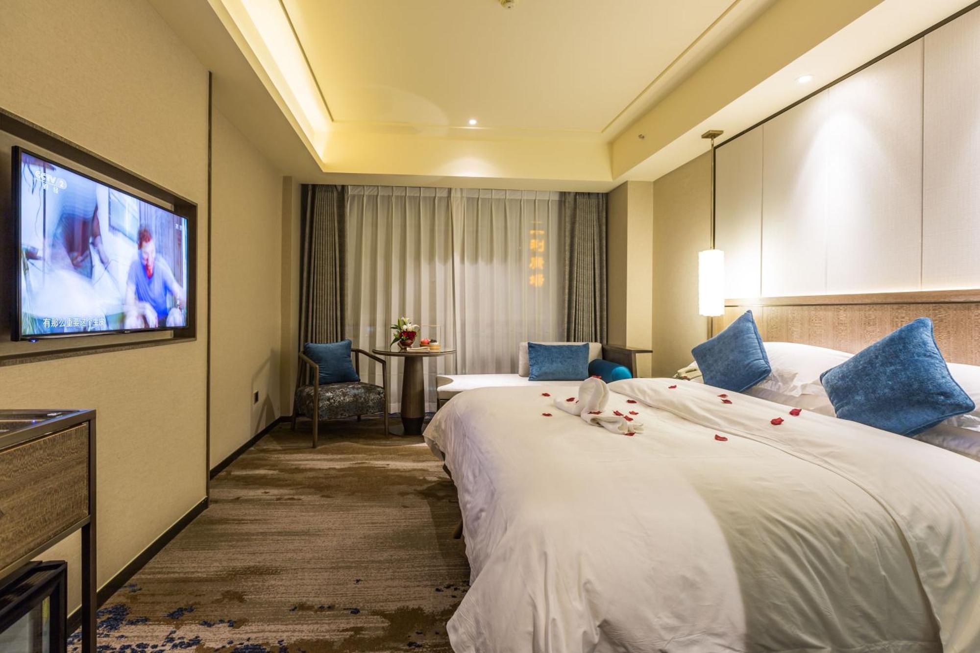 Oriental Hotel Tong Xiang Jiaxing Exterior photo